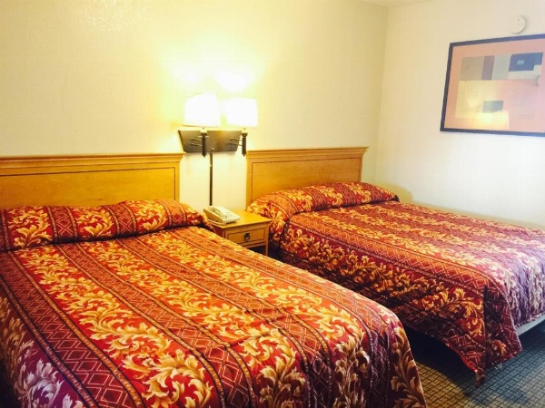 Economy Inn image 13