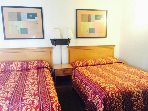 Economy Inn image 14