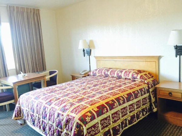 Economy Inn image 7